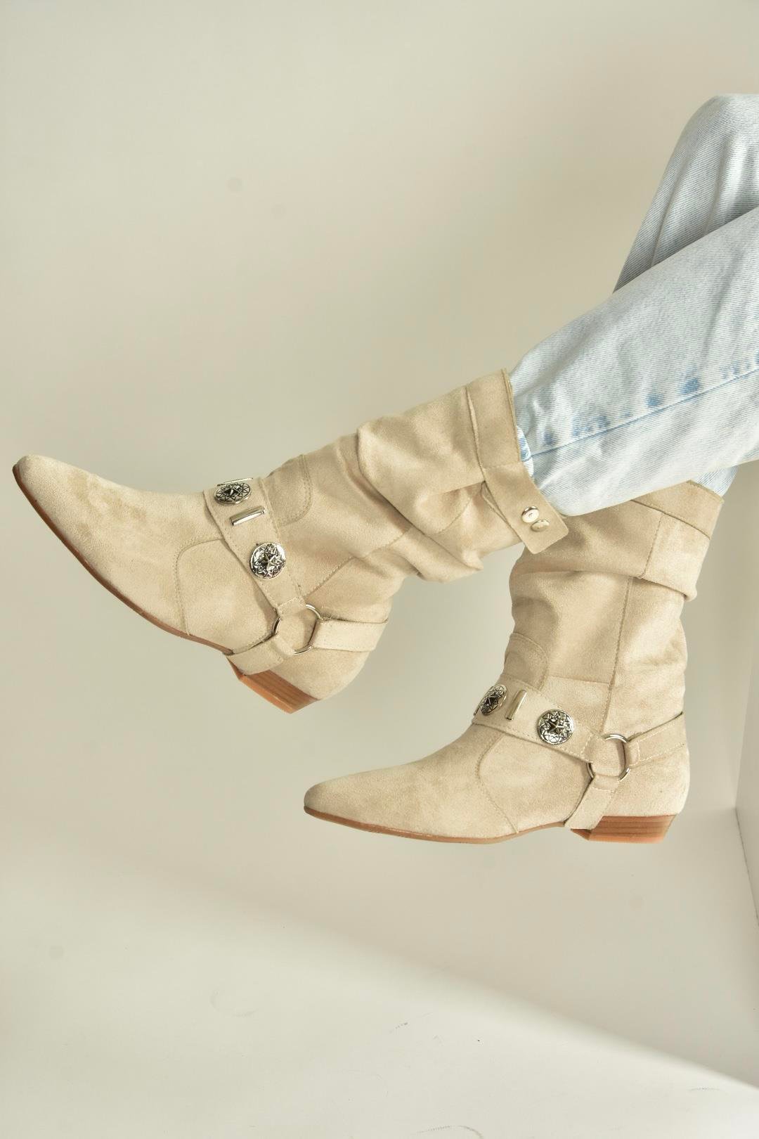 V380519002 Bej Süet Düz Tabanlı Rahat Kalıp Kadın Bot