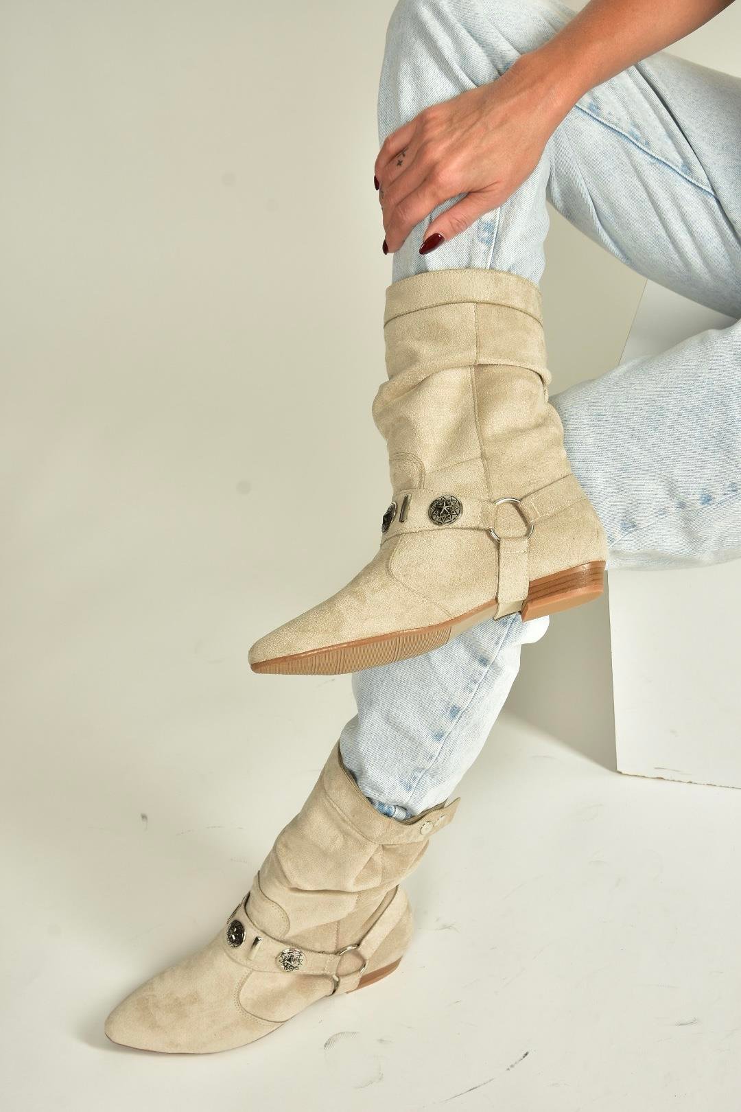 V380519002 Bej Süet Düz Tabanlı Rahat Kalıp Kadın Bot