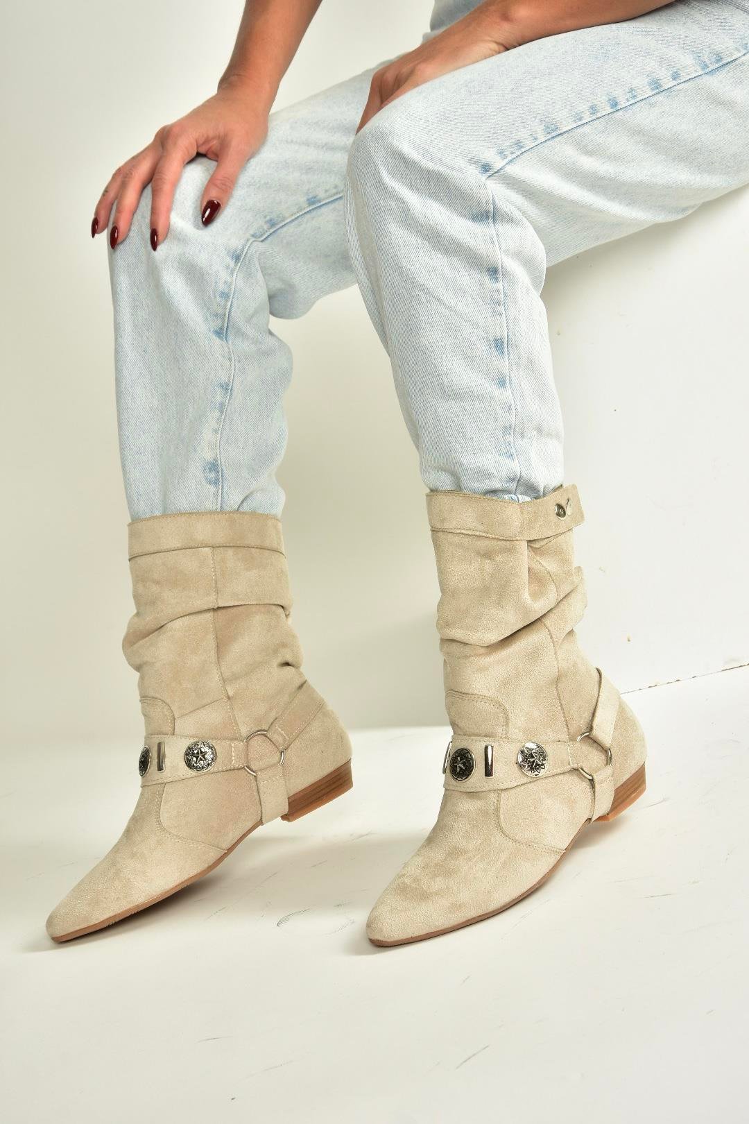 V380519002 Bej Süet Düz Tabanlı Rahat Kalıp Kadın Bot