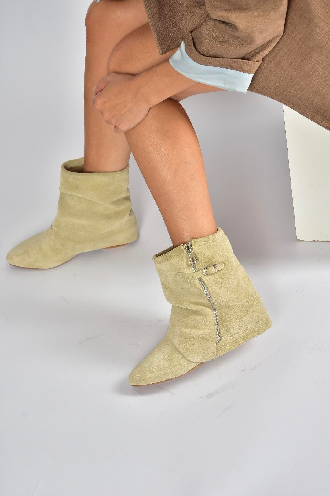 V380614202 Bej Hakiki Deri Süet Fermuar Detaylı Günlük Kadın Bot