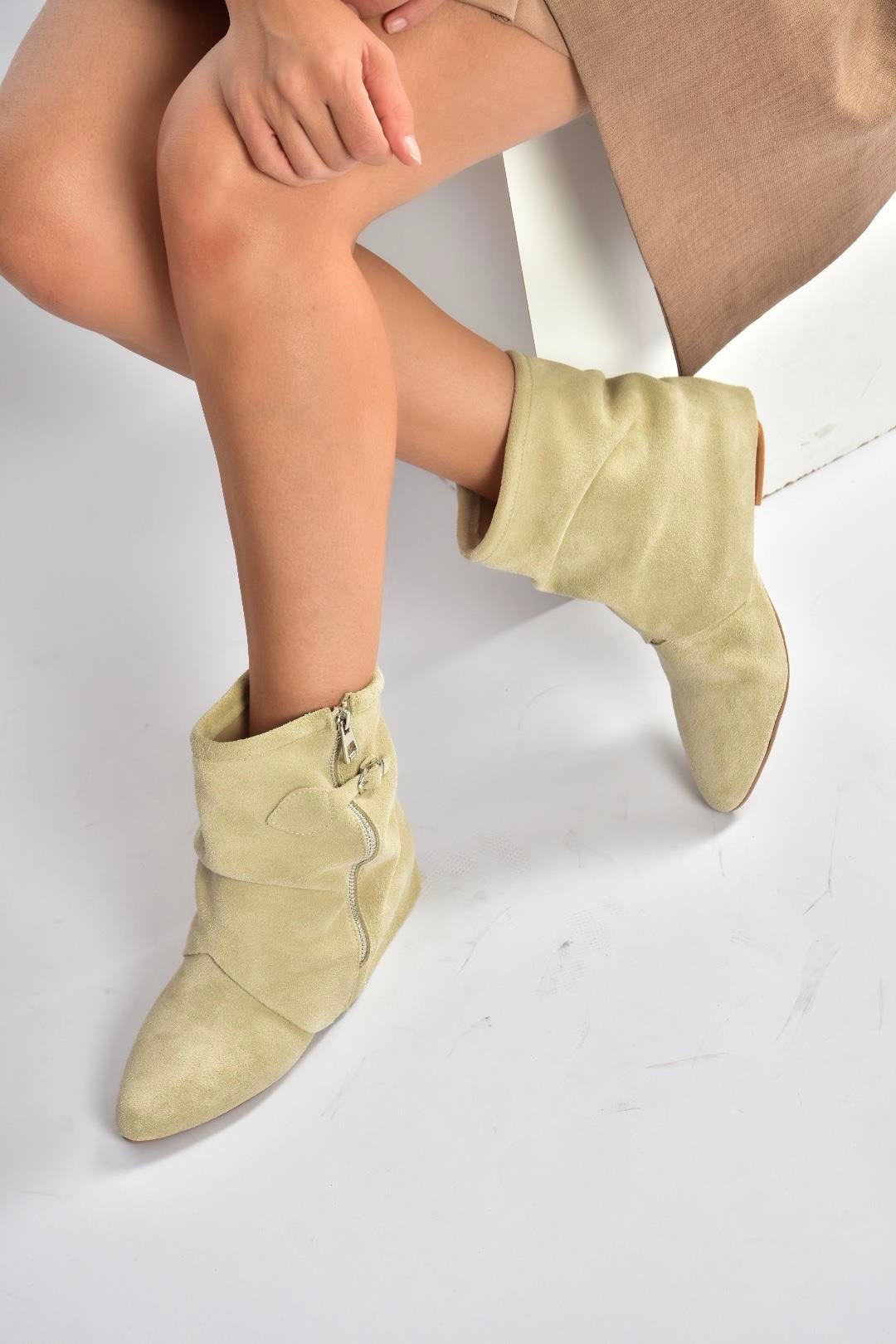 V380614202 Bej Hakiki Deri Süet Fermuar Detaylı Günlük Kadın Bot