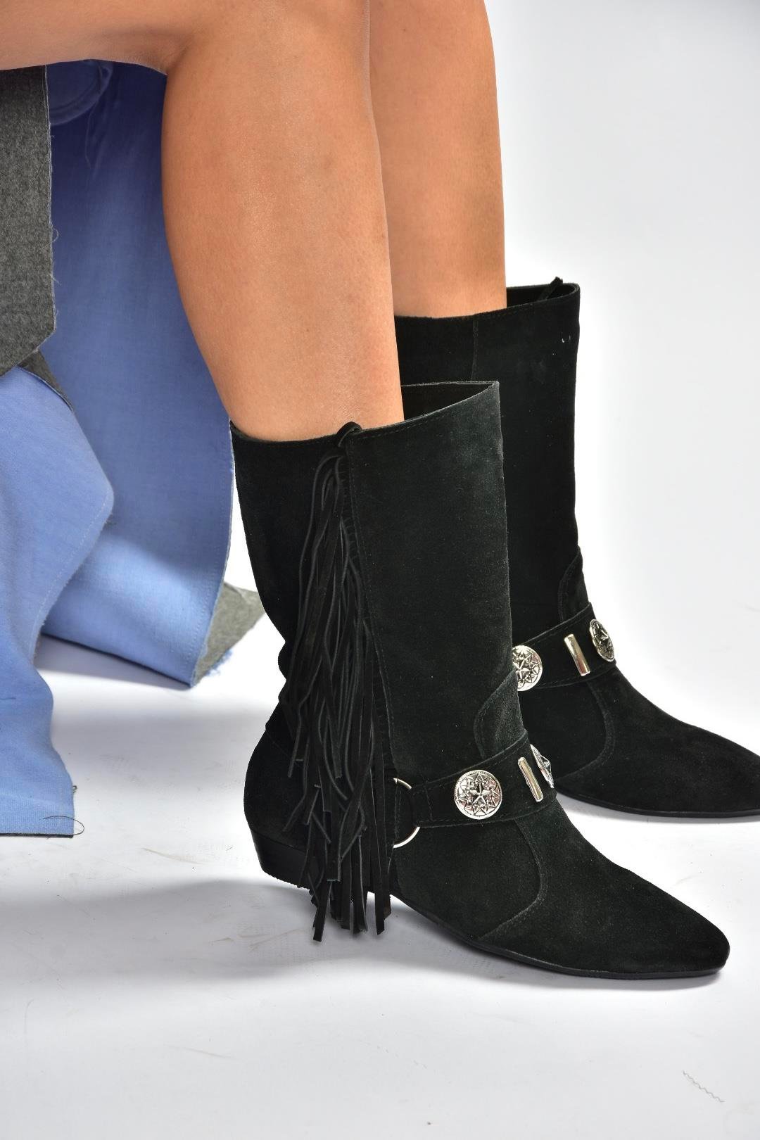 V380625502 Siyah Süet Püskül Detaylı Kadın Bot