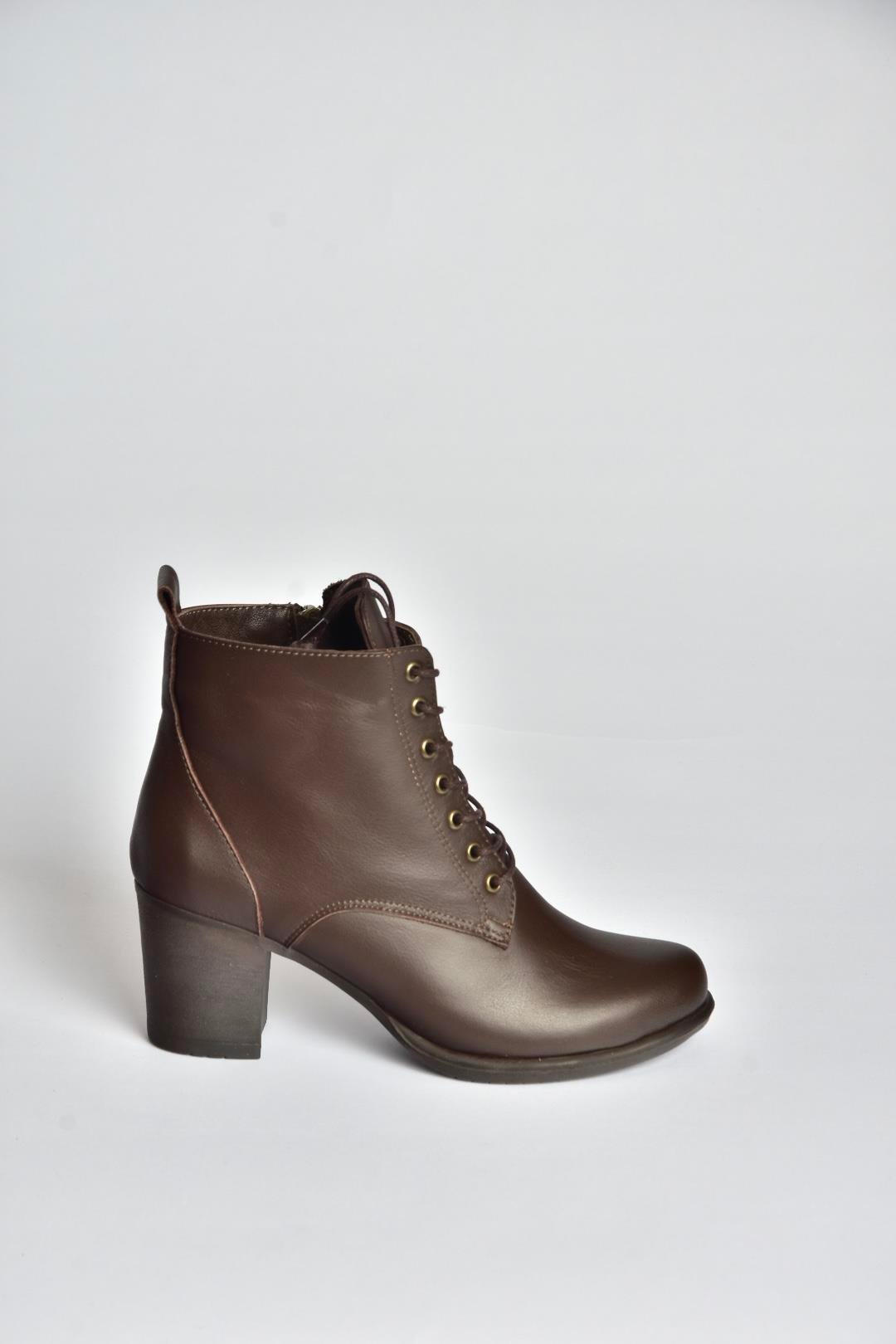 V468281603 Kahverengi Hakiki Deri Kalın Topuklu Bağcıklı Kadın Bot