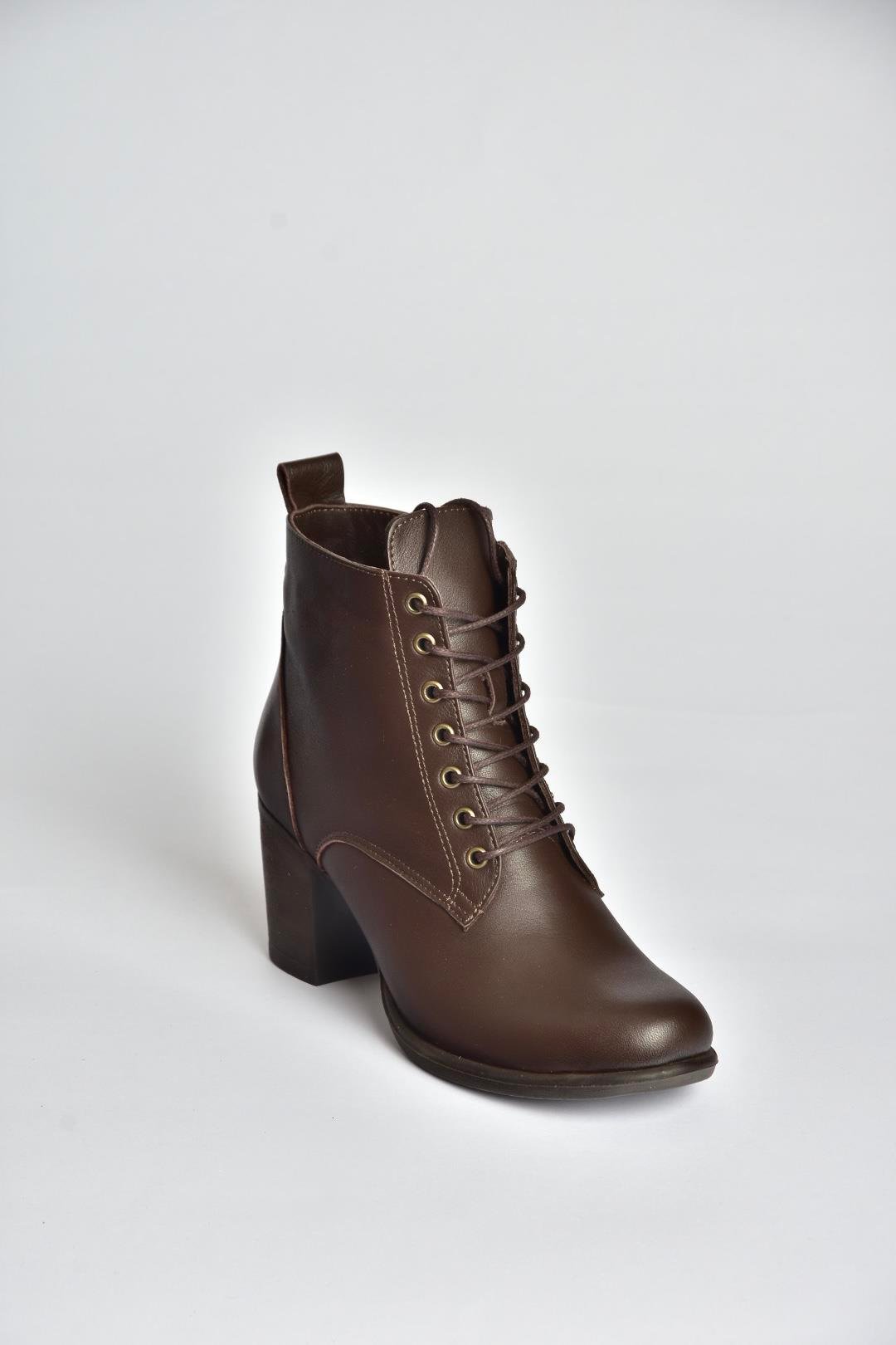 V468281603 Kahverengi Hakiki Deri Kalın Topuklu Bağcıklı Kadın Bot