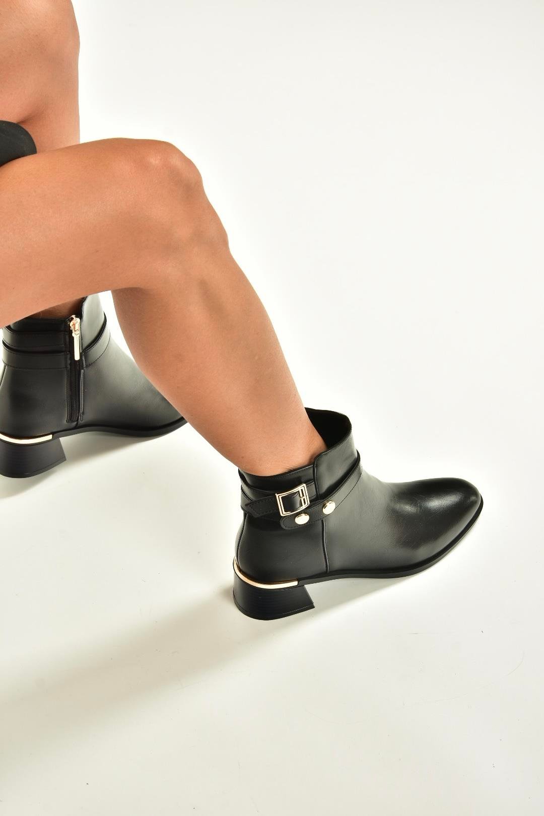 V518978109 Siyah Kalın Alçak Topuklu Kadın Bot