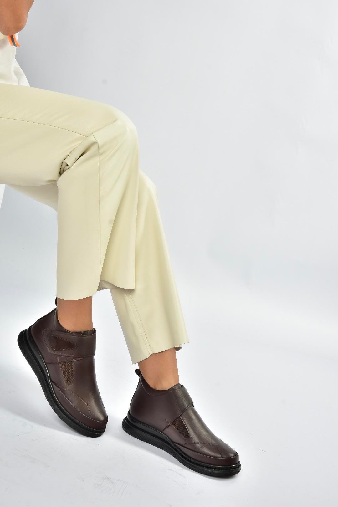 V555070703 Kahverengi Hakiki Deri Comfort Ortopedik Taban Kadın Ayakkabı