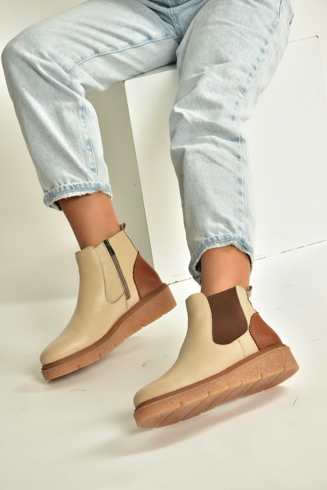 V555115103 Bej Hakiki Deri Kalın Tabanlı Kadın Bot