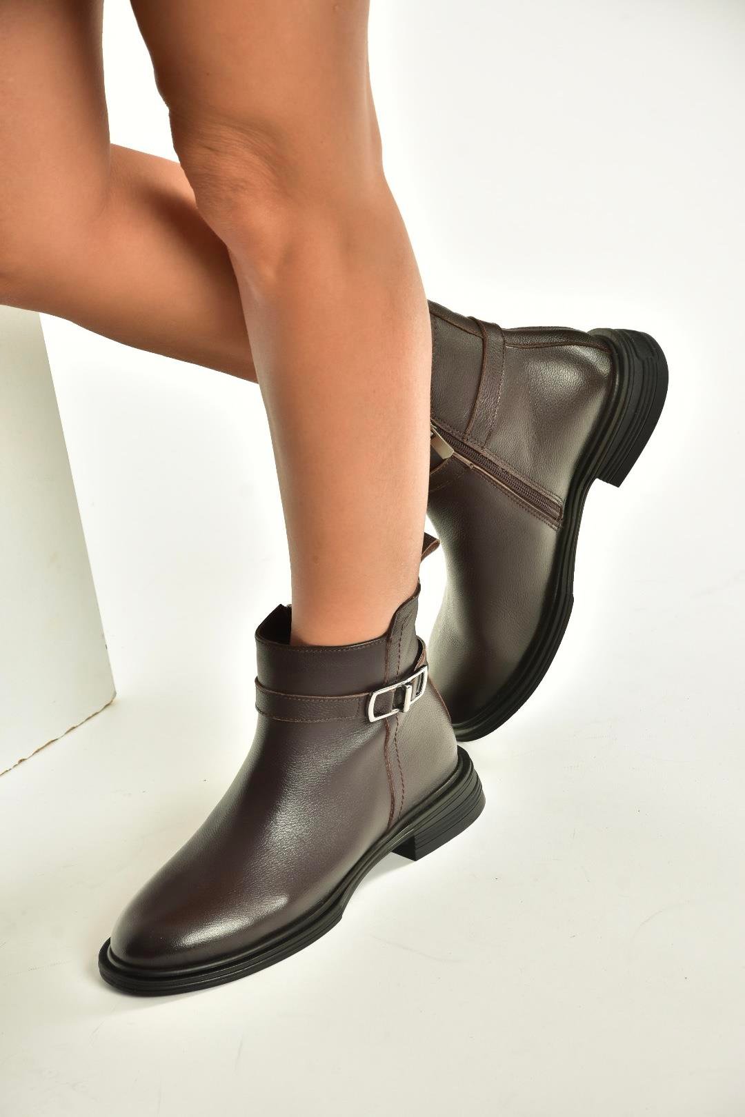 V555255503 Kahverengi Alçak Tabanlı Hakiki Deri Kadın Bot