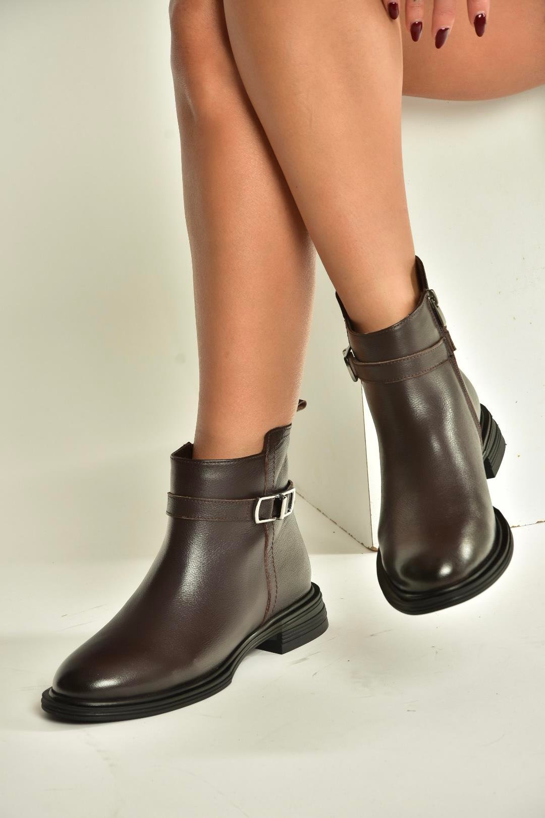 V555255503 Kahverengi Alçak Tabanlı Hakiki Deri Kadın Bot