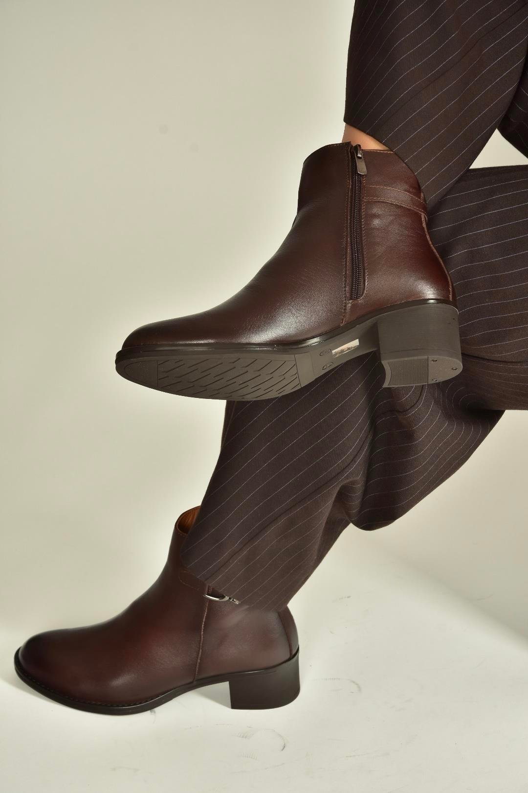 V555311503 Kahverengi Hakiki Deri Alçak Topuklu Kadın Bot