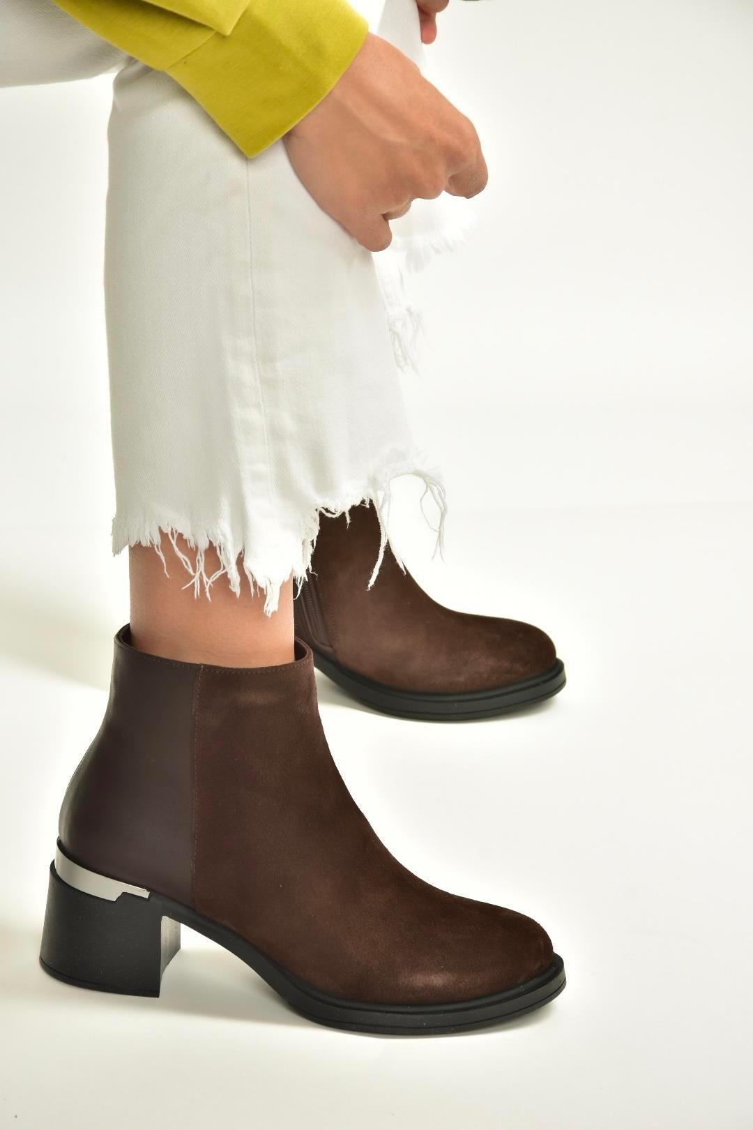 V555559502 Kahverengi Hakiki Deri Süet Kalın Topuklu Kadın Bot