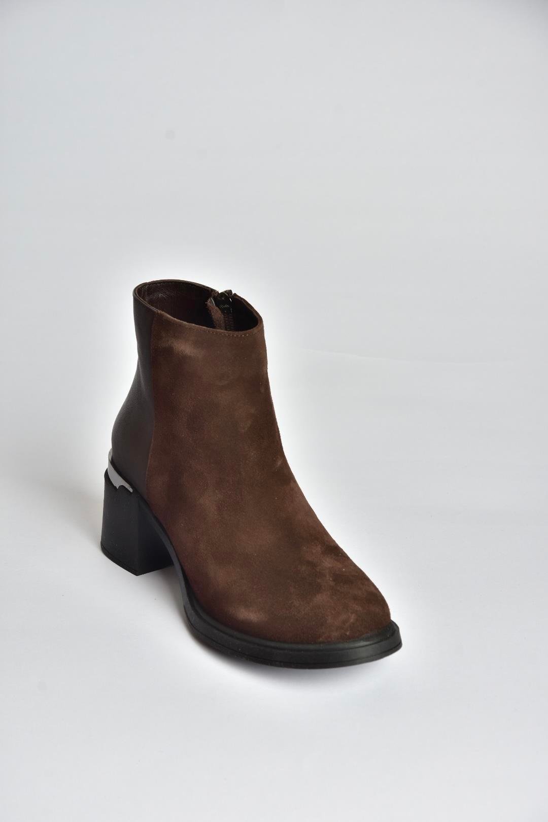 V555559502 Kahverengi Hakiki Deri Süet Kalın Topuklu Kadın Bot