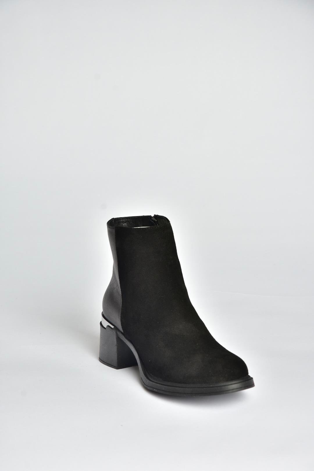 V555559502 Siyah Hakiki Deri Süet Kalın Topuklu Kadın Bot