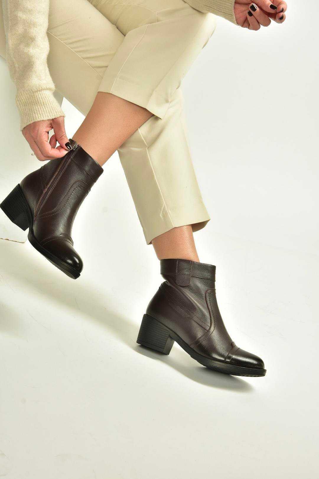 V555567203 Kahverengi Alçak Topuklu Comfort Ortopedik Taban Kadın Bot