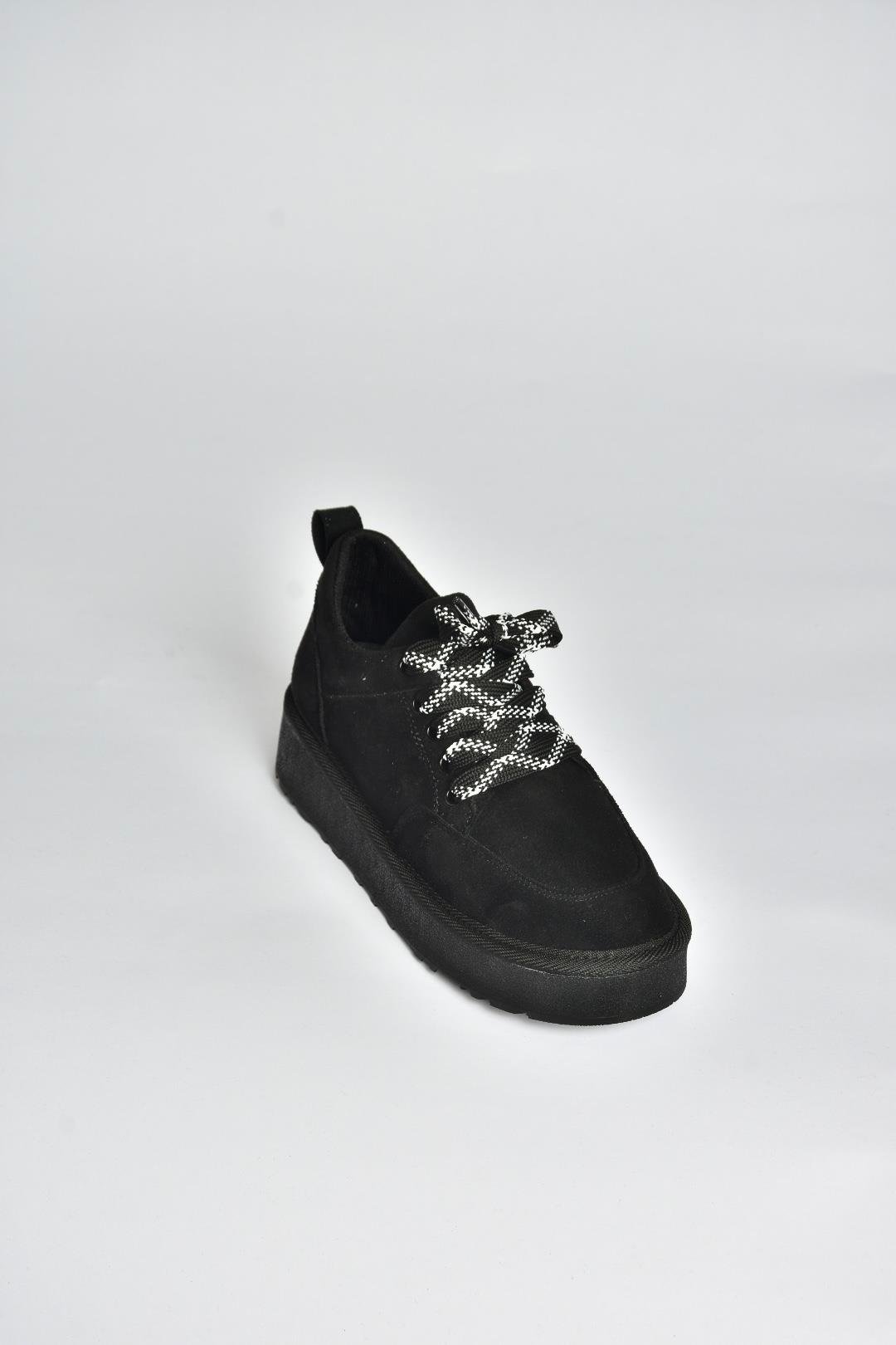 V602045402 Siyah Süet Kalın Tabanlı Günlük Kadın Ayakkabı