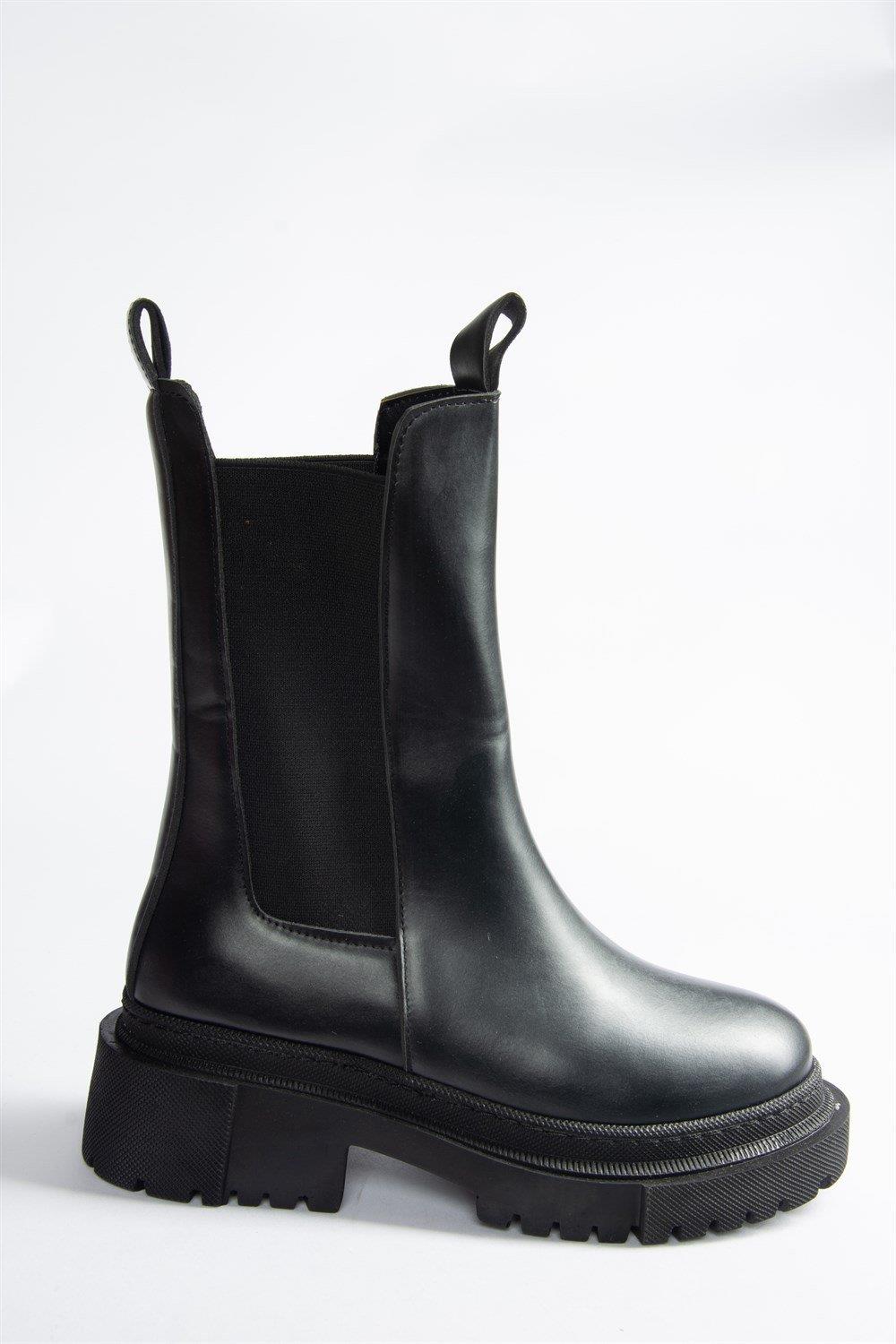 V652549009 Siyah Kalın Tabanlı Lastik Detaylı Kadın Bot