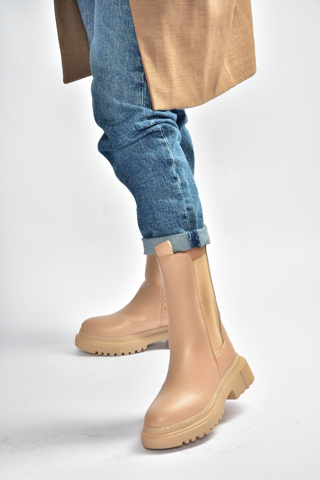 V652549009 Ten Kalın Tabanlı Lastik Detaylı Kadın Bot