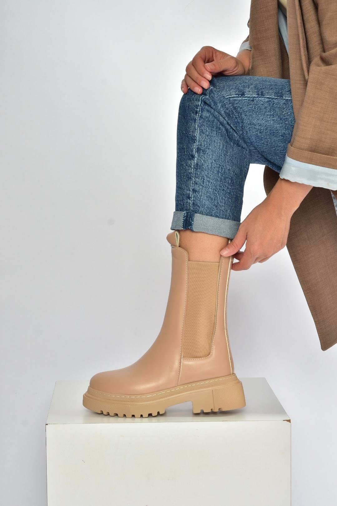 V652549009 Ten Kalın Tabanlı Lastik Detaylı Kadın Bot