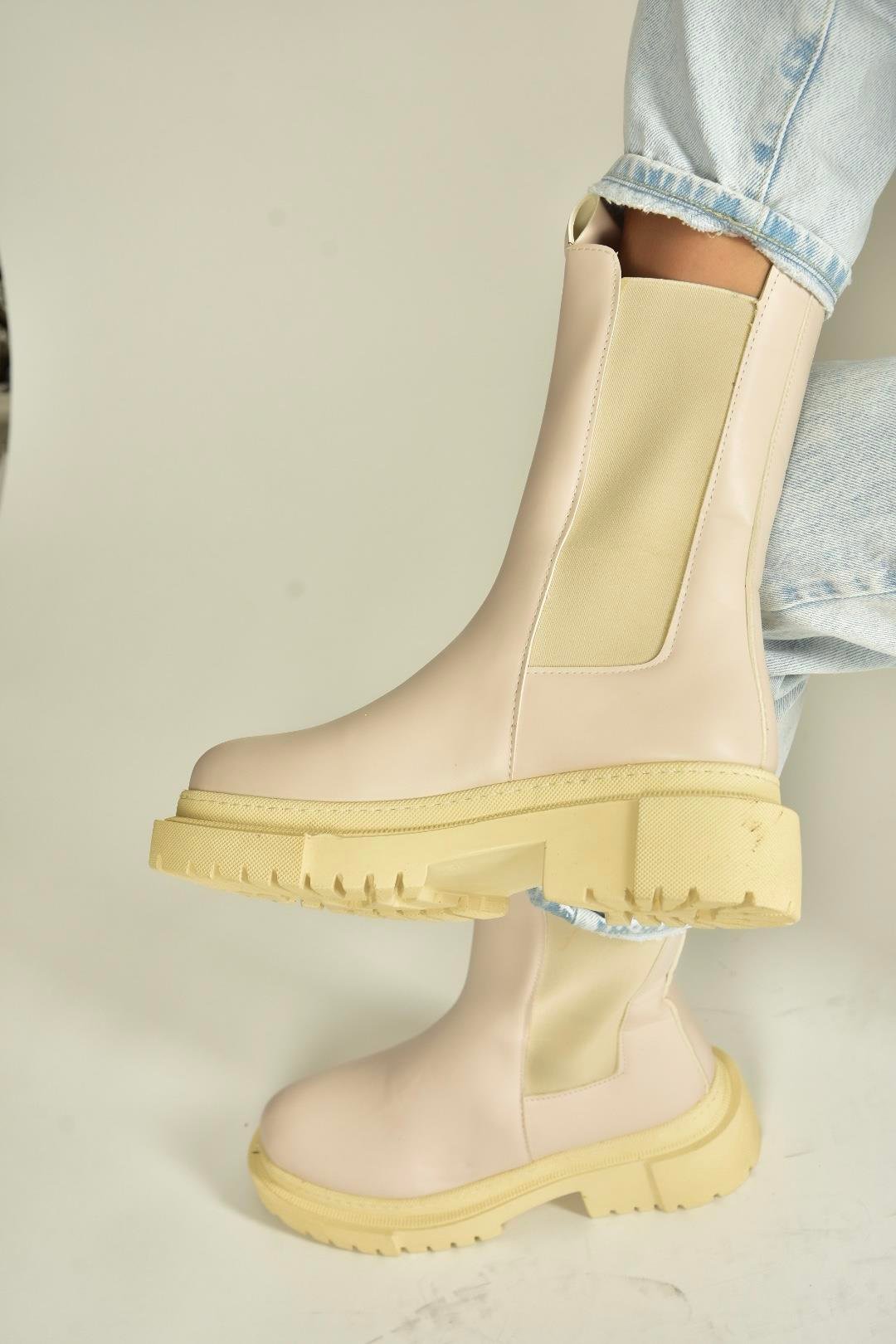 V652649009 Bej Lastik Detaylı Kalın Tabanlı Kadın Bot