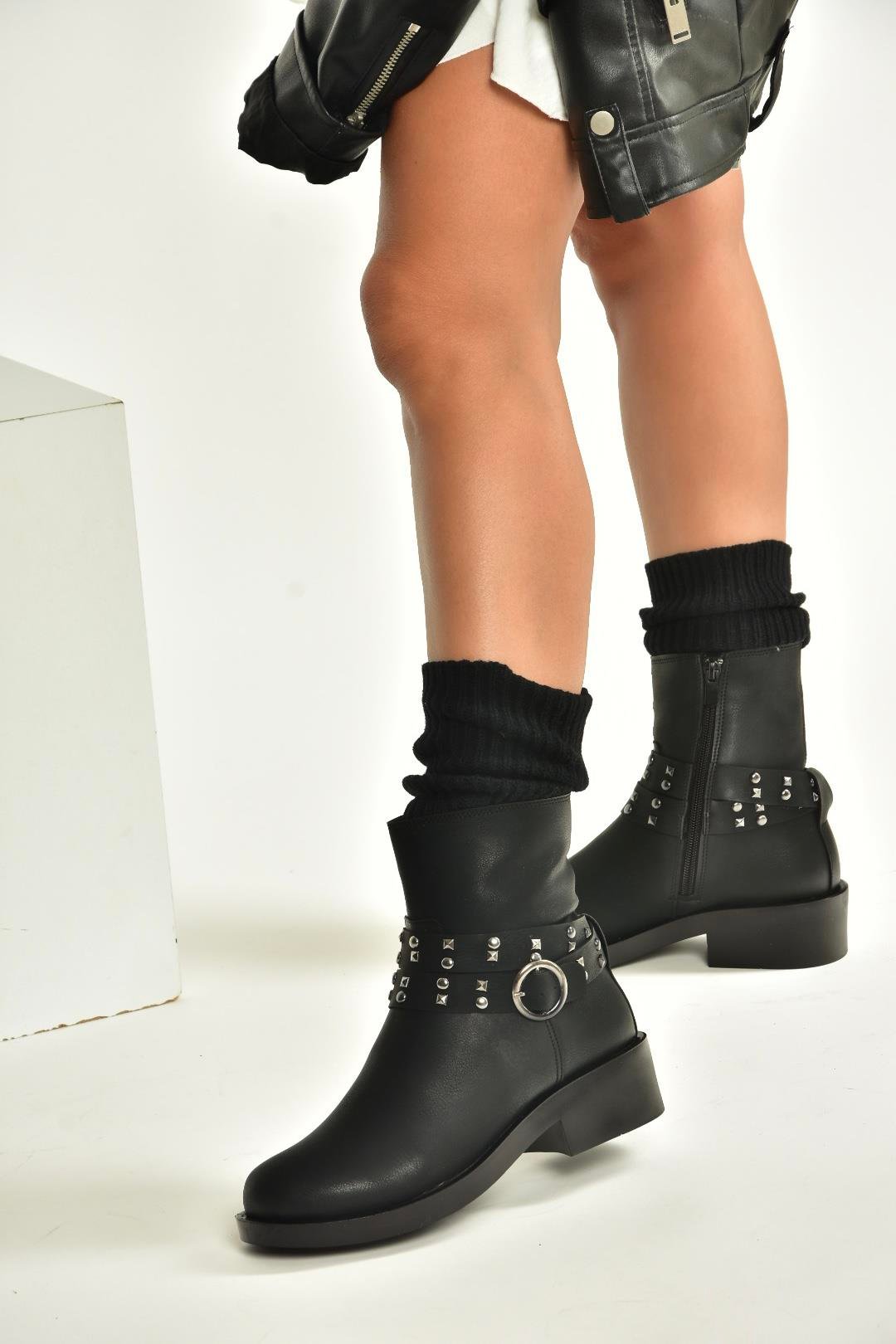 V674121209 Siyah Alçak Topuklu Fermuarlı Kadın Bot