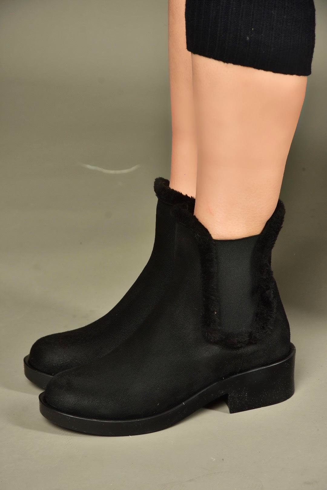 V674121402 Siyah İçi Kürklü Alçak Topuklu Kadın Bot