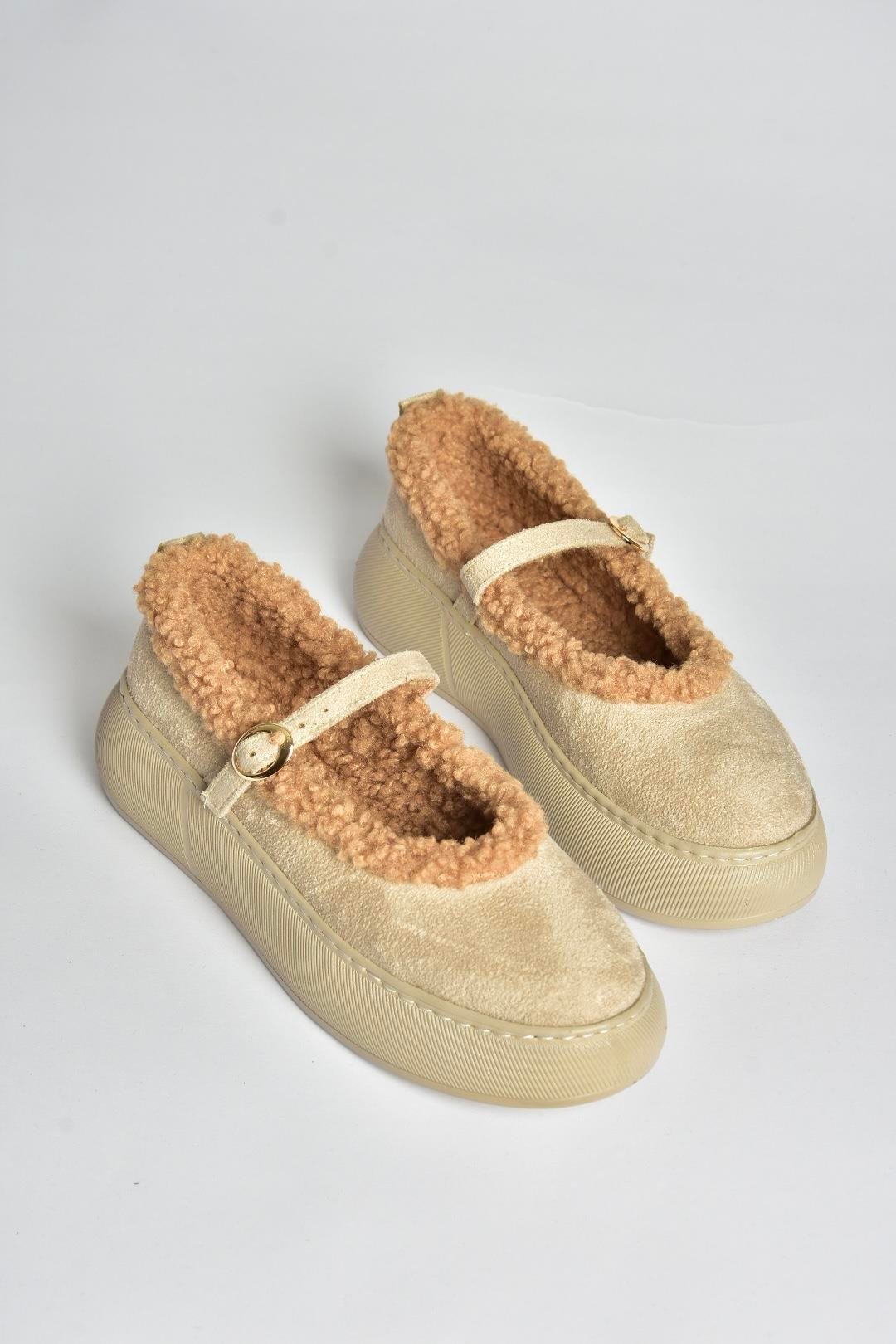 V811269502 Bej Süet İçi Kürklü Günlük Kadın Ayakkabı