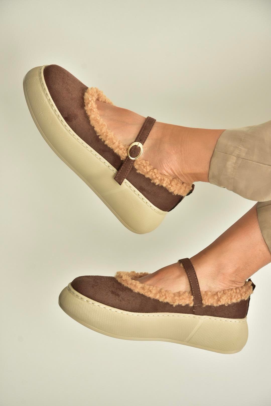 V811269502 Kahverengi Süet İçi Kürklü Günlük Kadın Ayakkabı