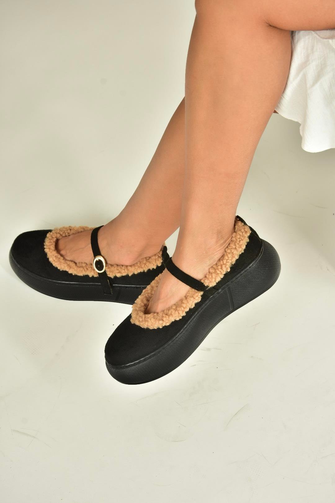 V811269502 Siyah Süet İçi Kürklü Günlük Kadın Ayakkabı