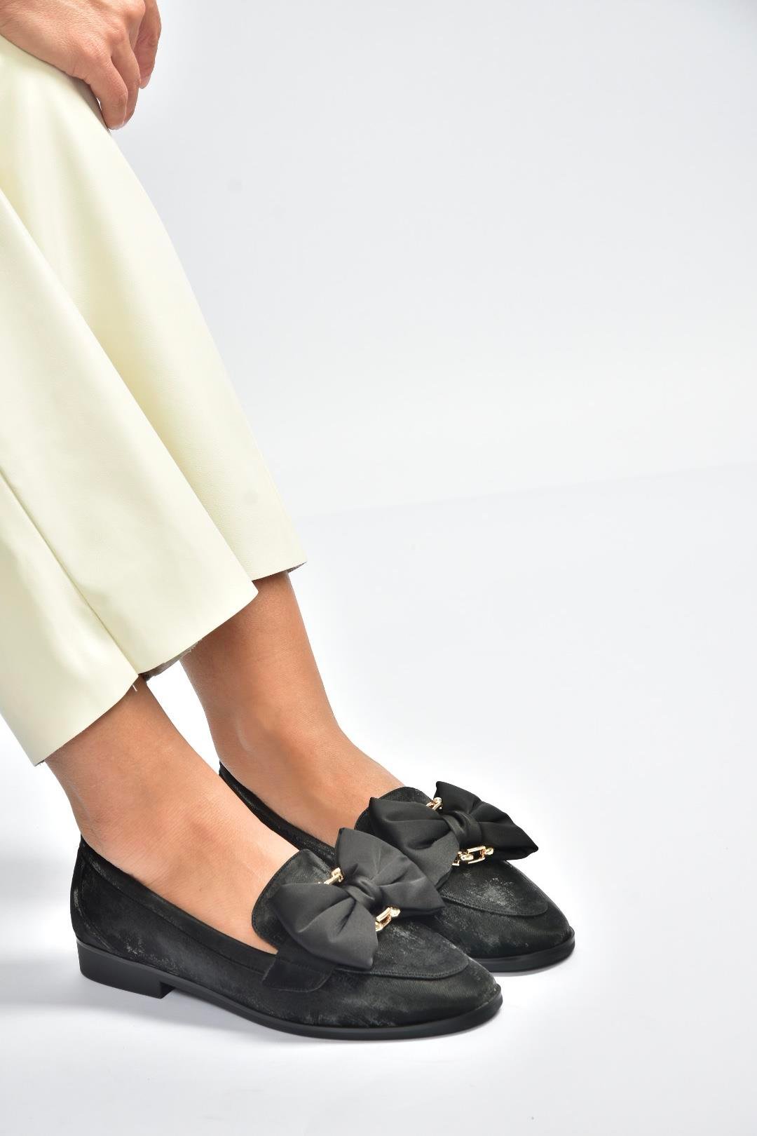 V820002901 Siyah Nubuk Kurdele Detaylı Kadın Ayakkabı