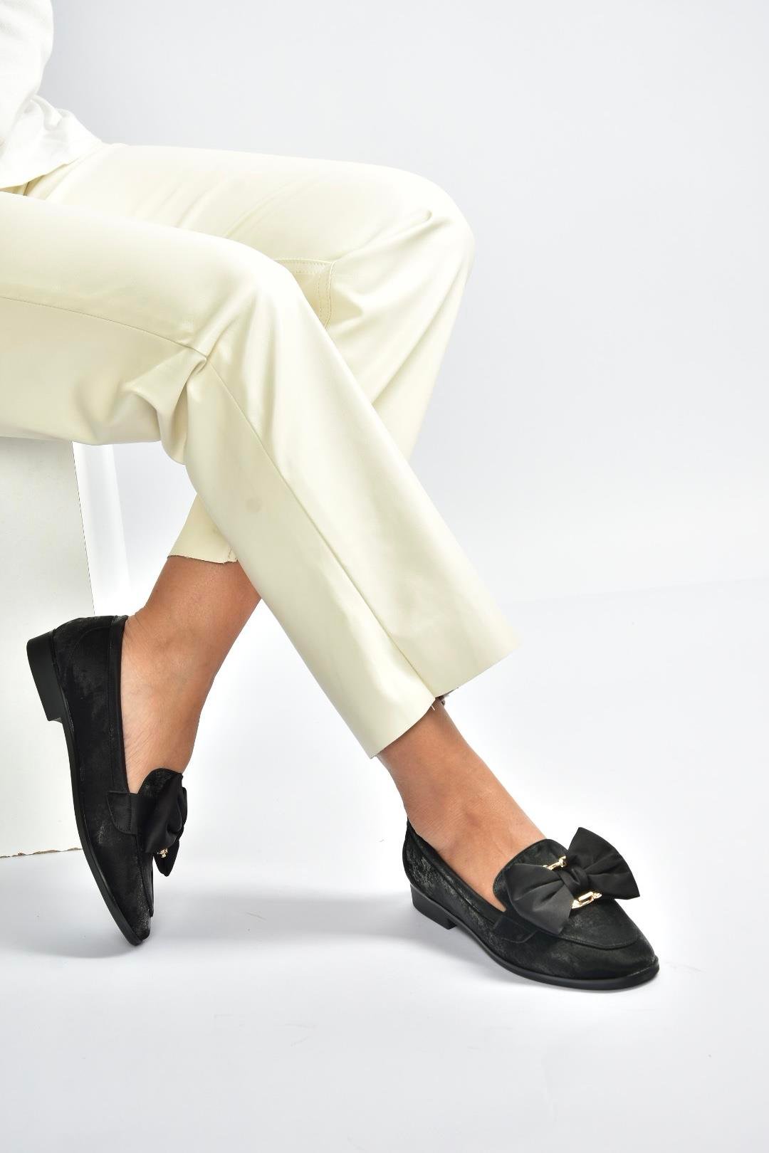 V820002901 Siyah Nubuk Kurdele Detaylı Kadın Ayakkabı