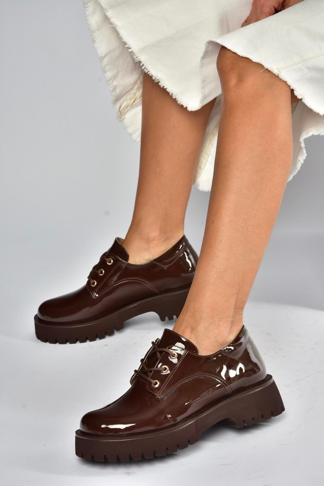 V820007108 Kahverengi Rugan Kalın Tabanlı Klasik Ayakkabı