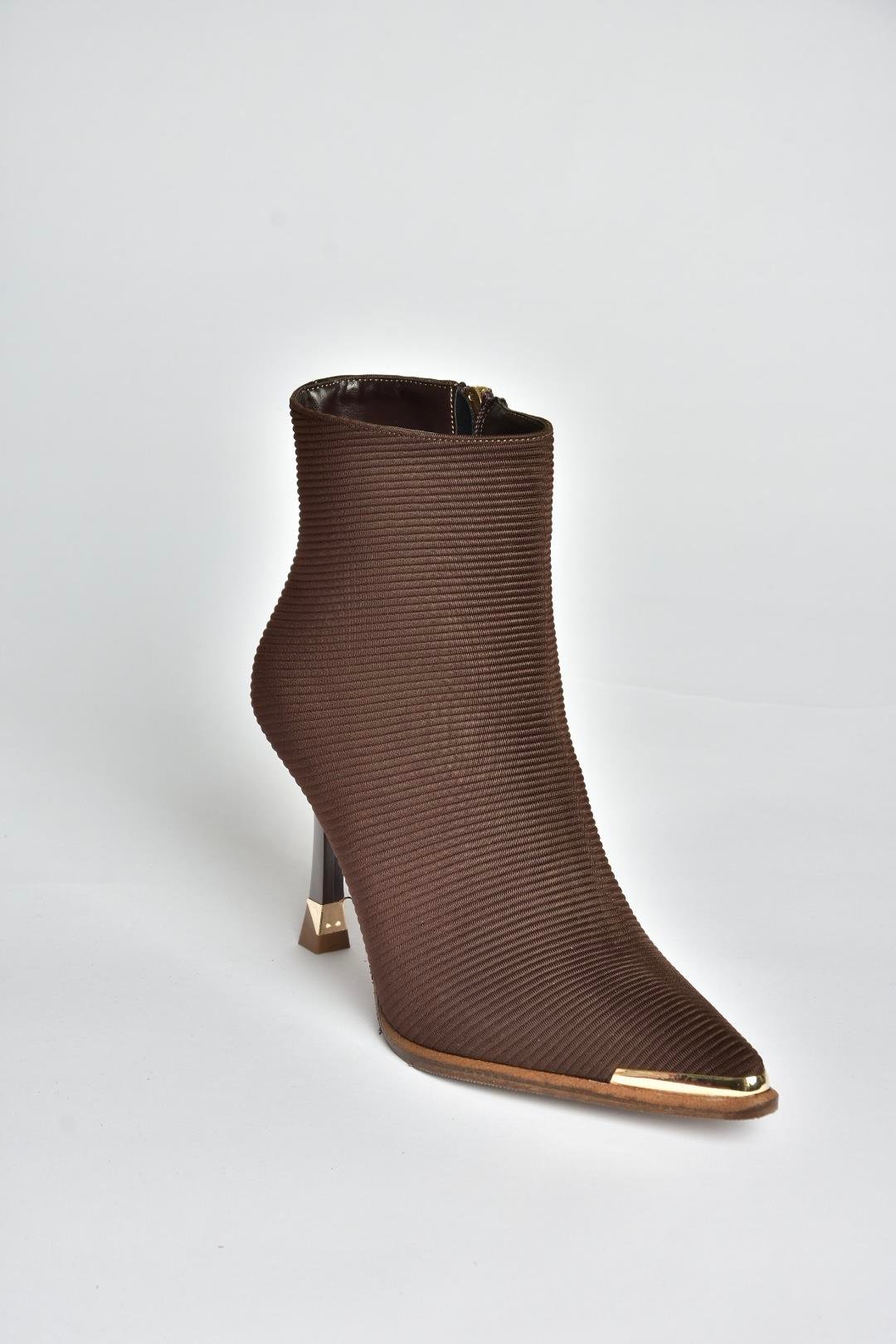 V820200504 Kahverengi Kumaş İnce Topuklu Sivri Burunlu Yarım Bot