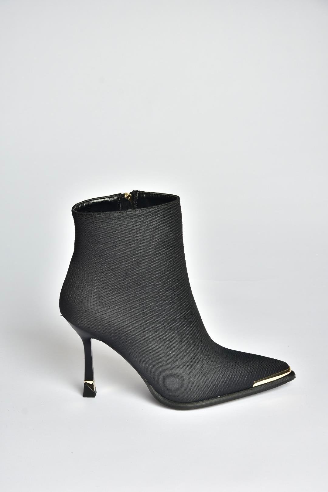 V820200504 Siyah Kumaş İnce Topuklu Sivri Burunlu Yarım Bot