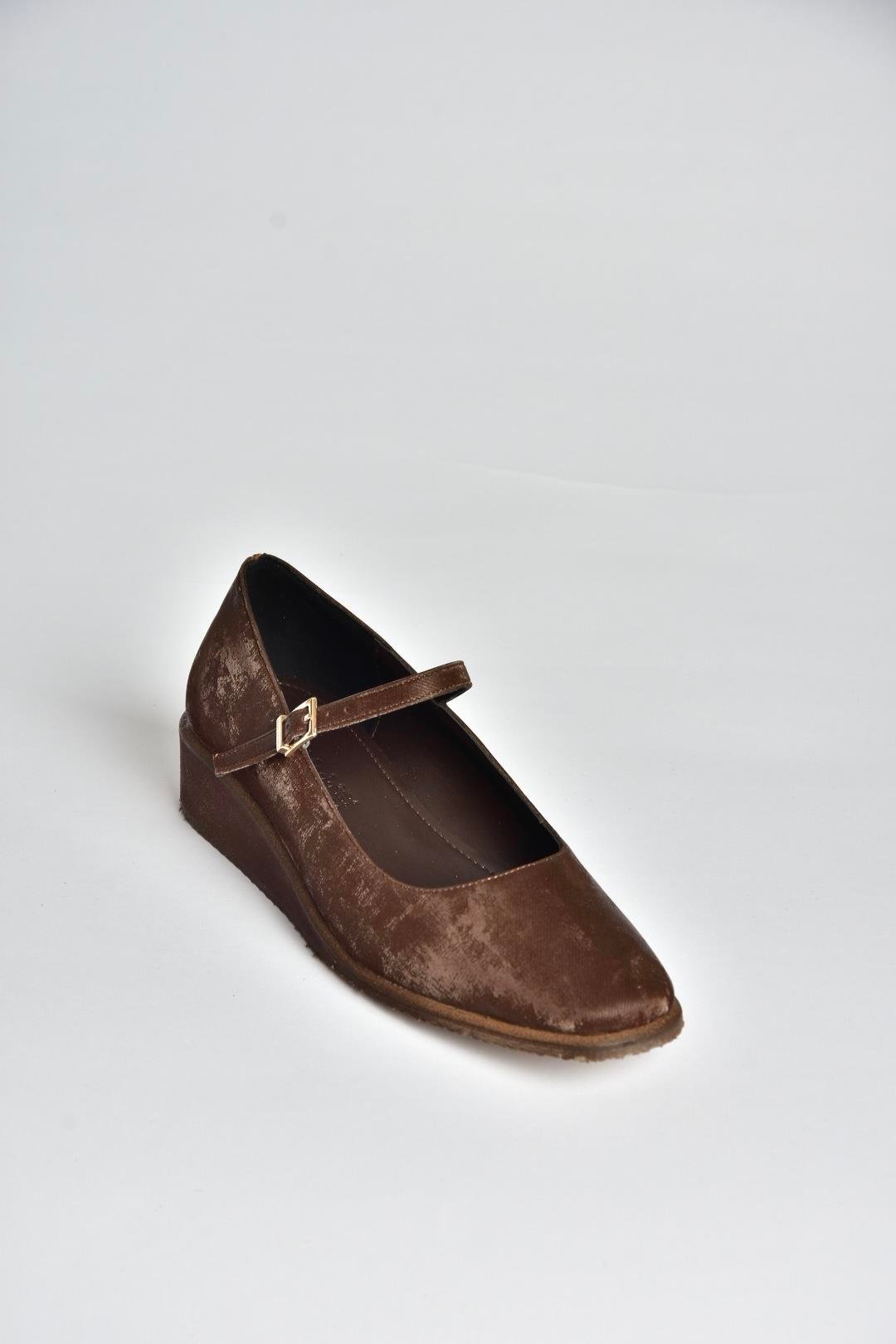 V820203504 Kahverengi Kumaş Bantlı Günlük Kadın Ayakkabı