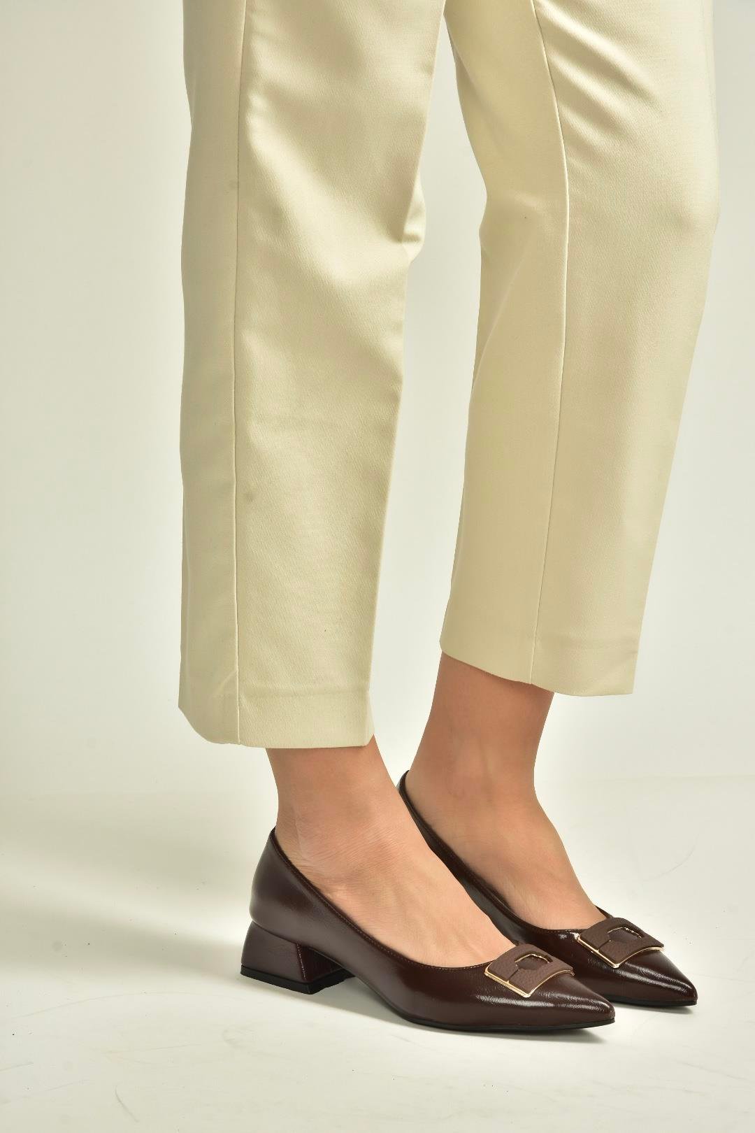 V820371160 Kahverengi Rustik Kalın Topuklu Kadın Ayakkabı