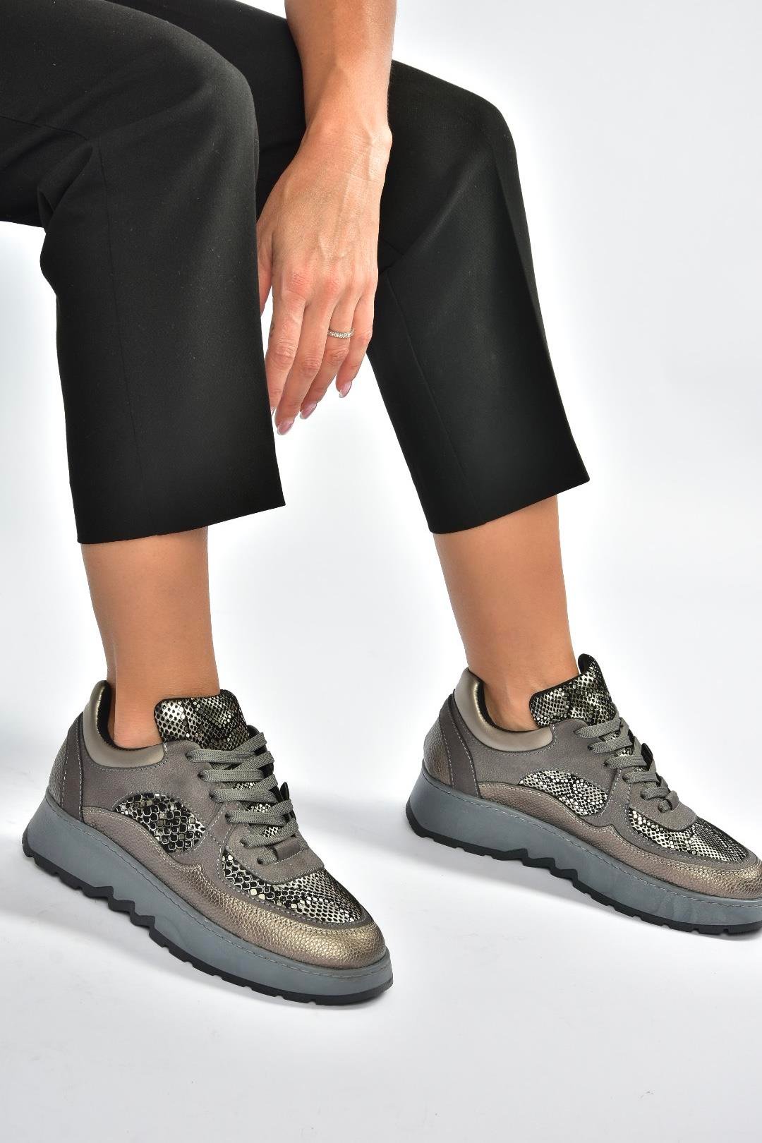 V820720309 Gri Kalın Tabanlı Spor Ayakkabı Sneakers