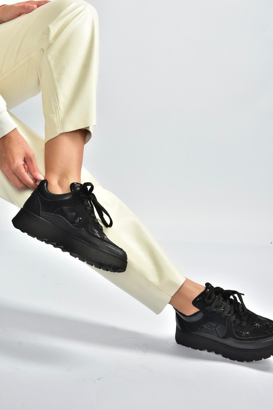 V820720309 Siyah Kalın Tabanlı Spor Ayakkabı Sneakers