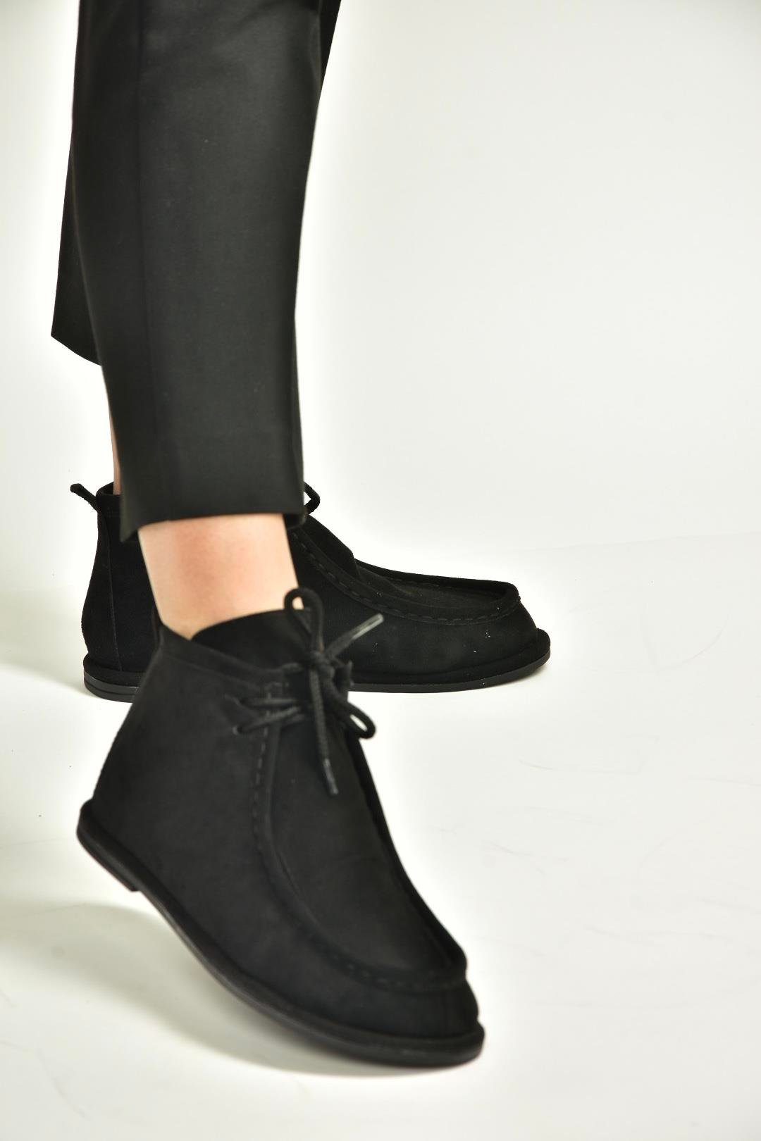 V846926302 Siyah Süet Düz Tabanlı Bağcıklı Kadın Bot