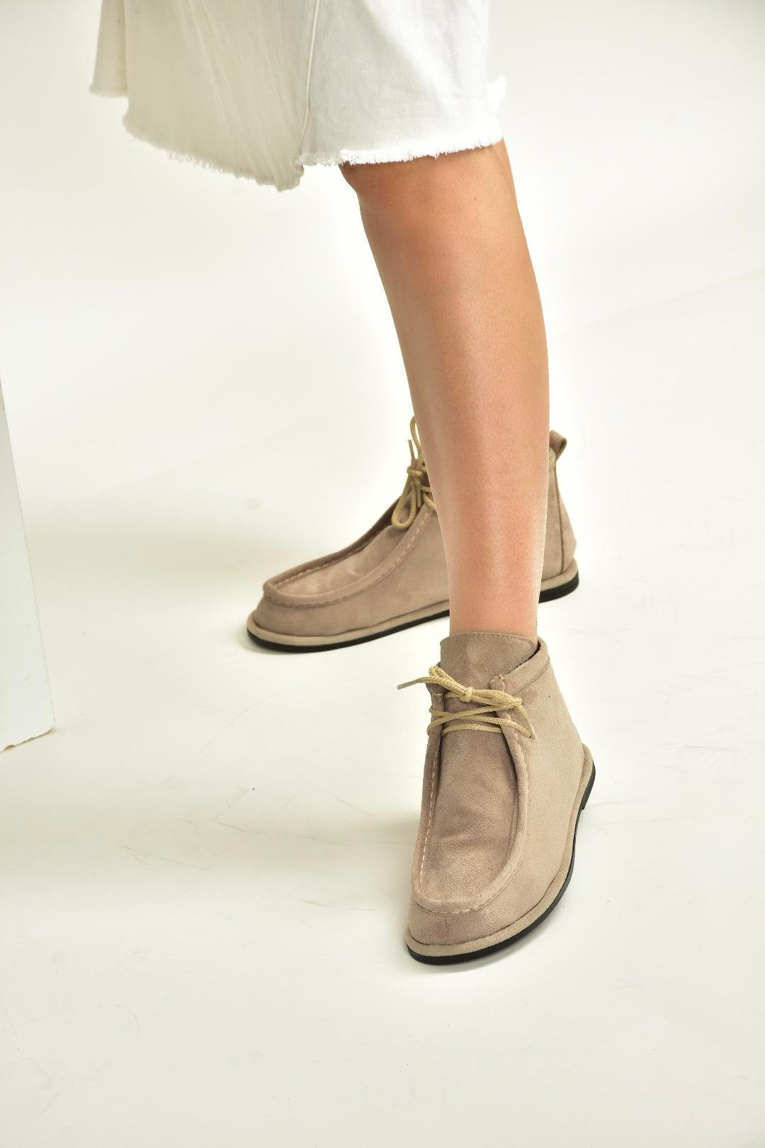 V846926302 Vizon Süet Düz Tabanlı Bağcıklı Kadın Bot