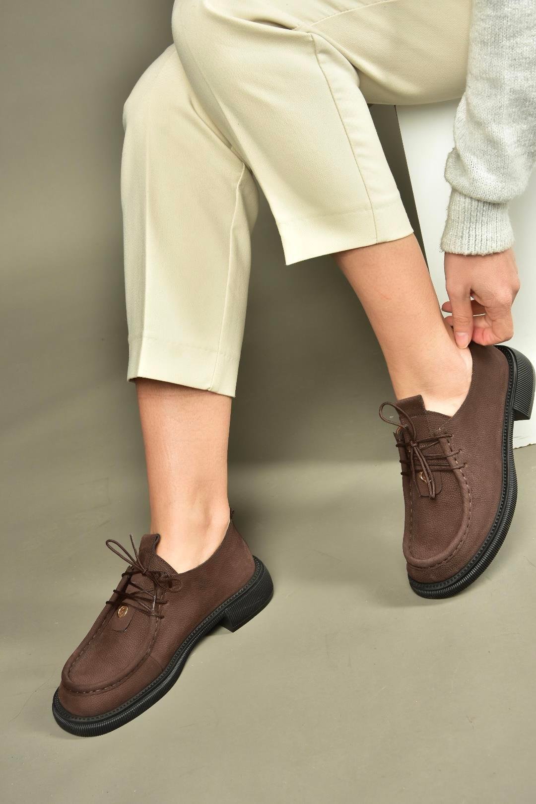 V944085601 Kahverengi Hakiki Deri Nubuk Bağcıklı Günlük Kadın Ayakkabı