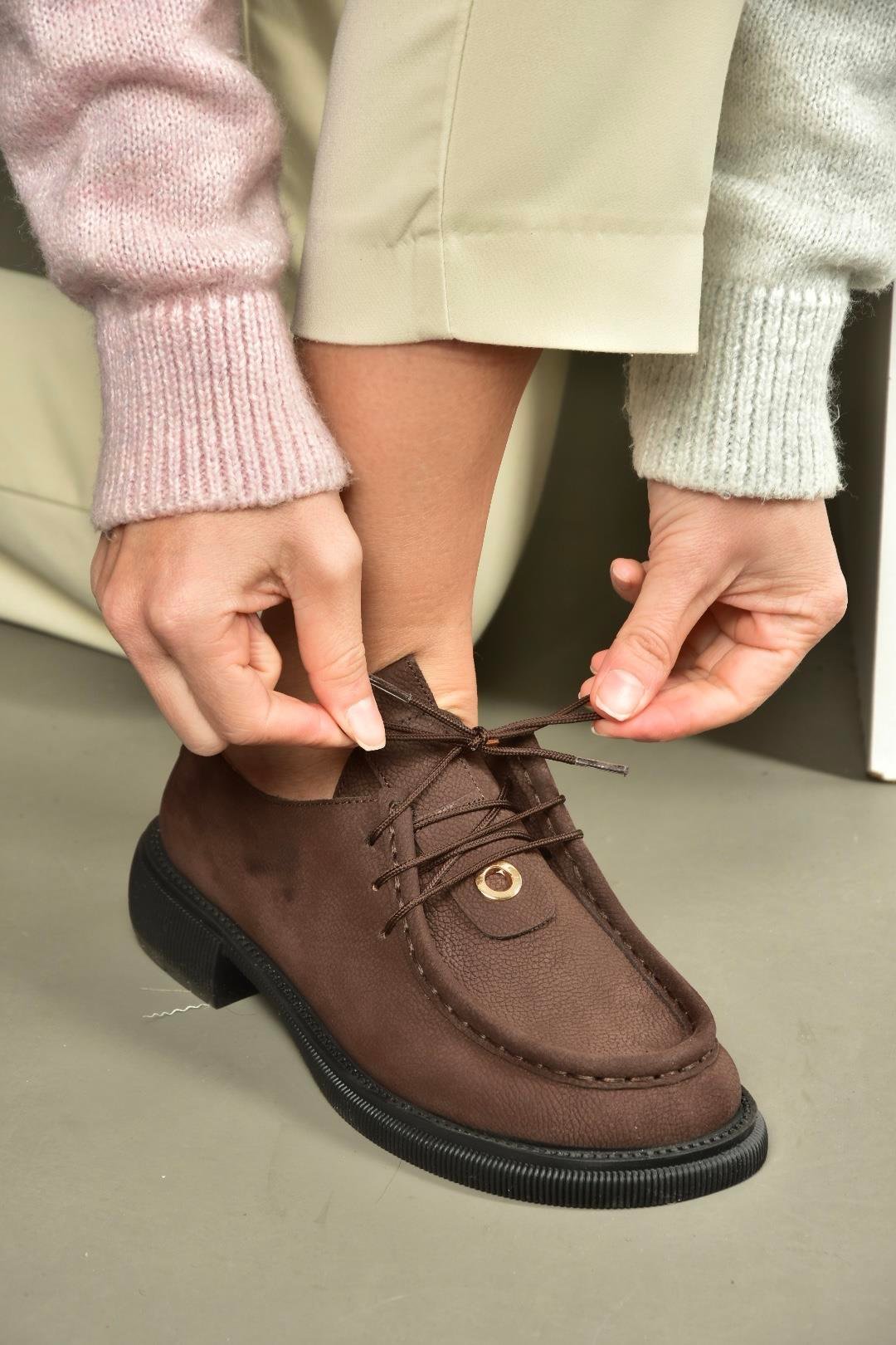 V944085601 Kahverengi Hakiki Deri Nubuk Bağcıklı Günlük Kadın Ayakkabı