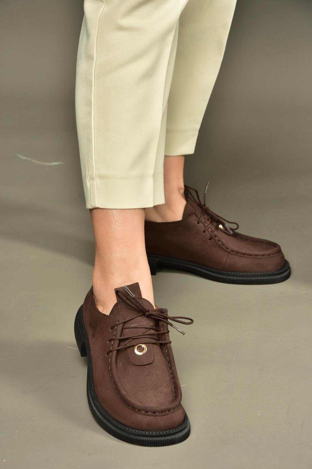 V944085601 Kahverengi Hakiki Deri Nubuk Bağcıklı Günlük Kadın Ayakkabı