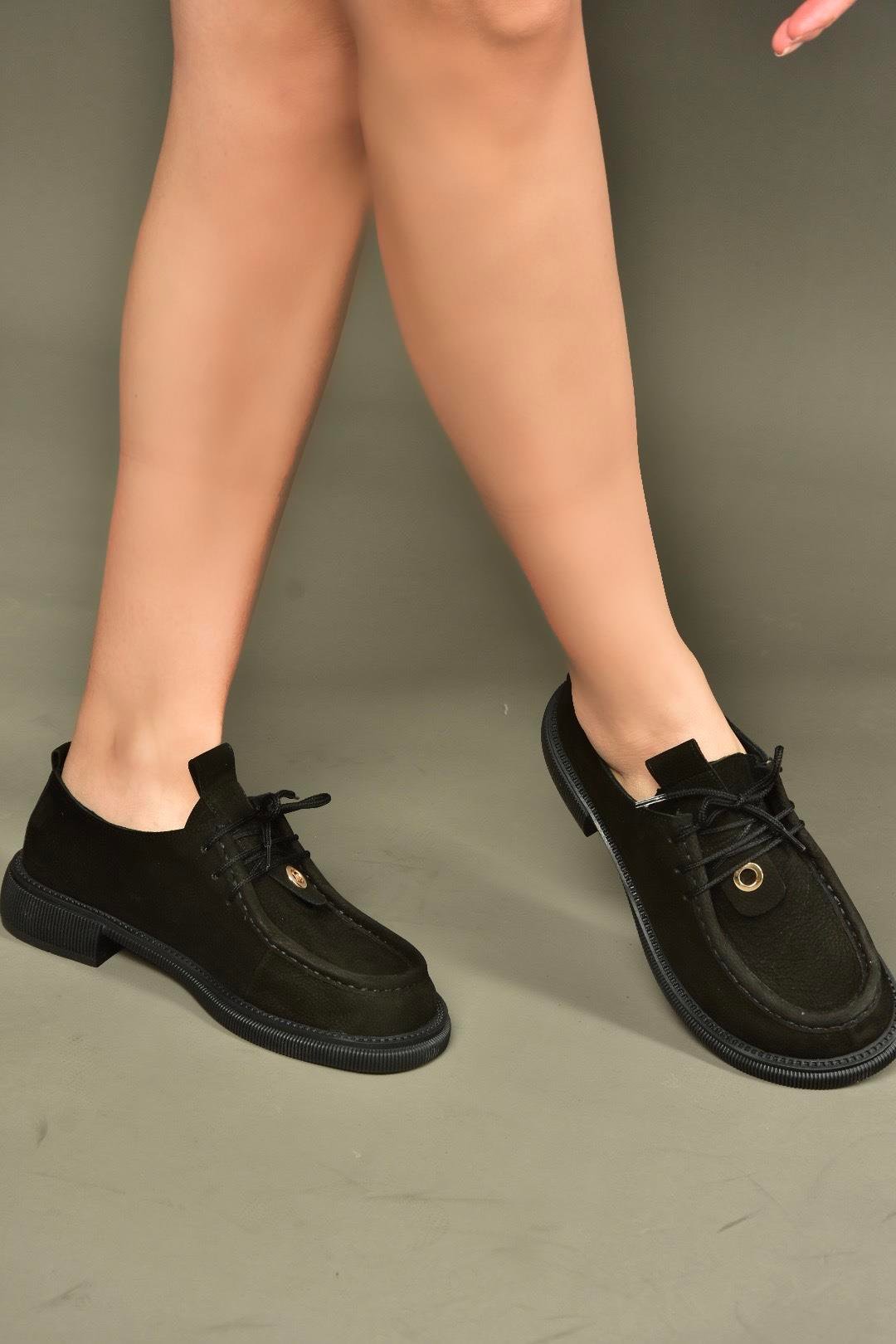 V944085601 Siyah Hakiki Deri Nubuk Bağcıklı Günlük Kadın Ayakkabı