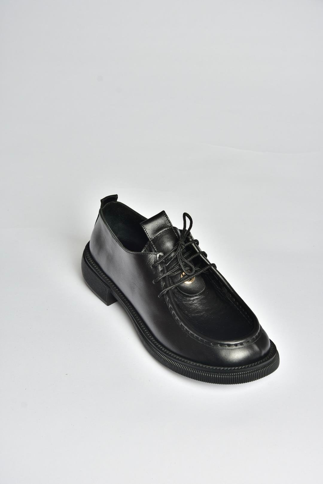 V944085603 Siyah Hakiki Deri Bağcıklı Günlük Kadın Ayakkabı