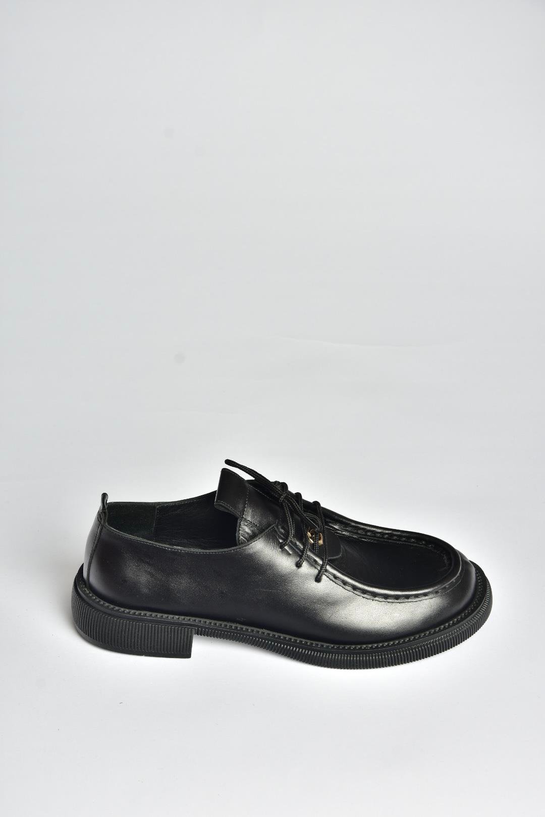 V944085603 Siyah Hakiki Deri Bağcıklı Günlük Kadın Ayakkabı