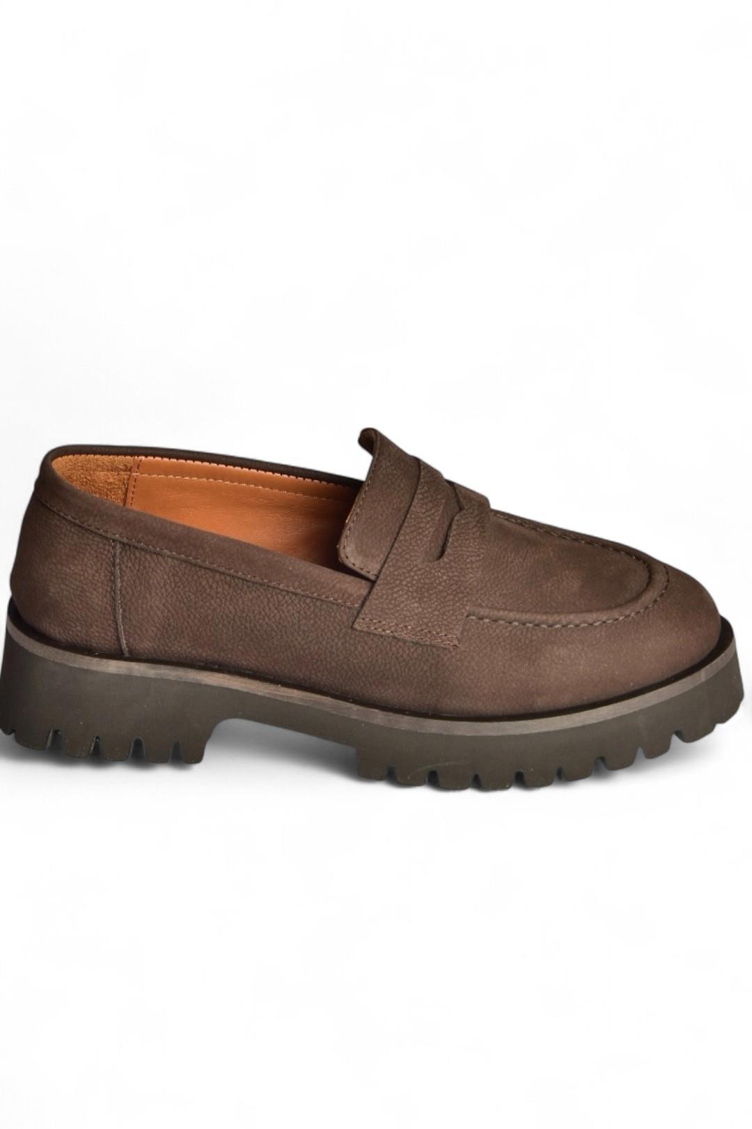 V944086101 Kahverengi Hakiki Deri Nubuk Kalın Tabanlı Makosen Ayakkabı