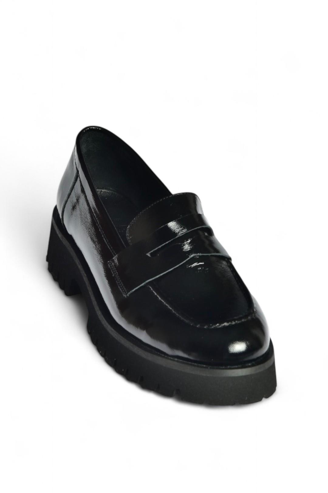 V944086108 Siyah Hakiki Deri Rugan Kalın Tabanlı Makosen Ayakkabı