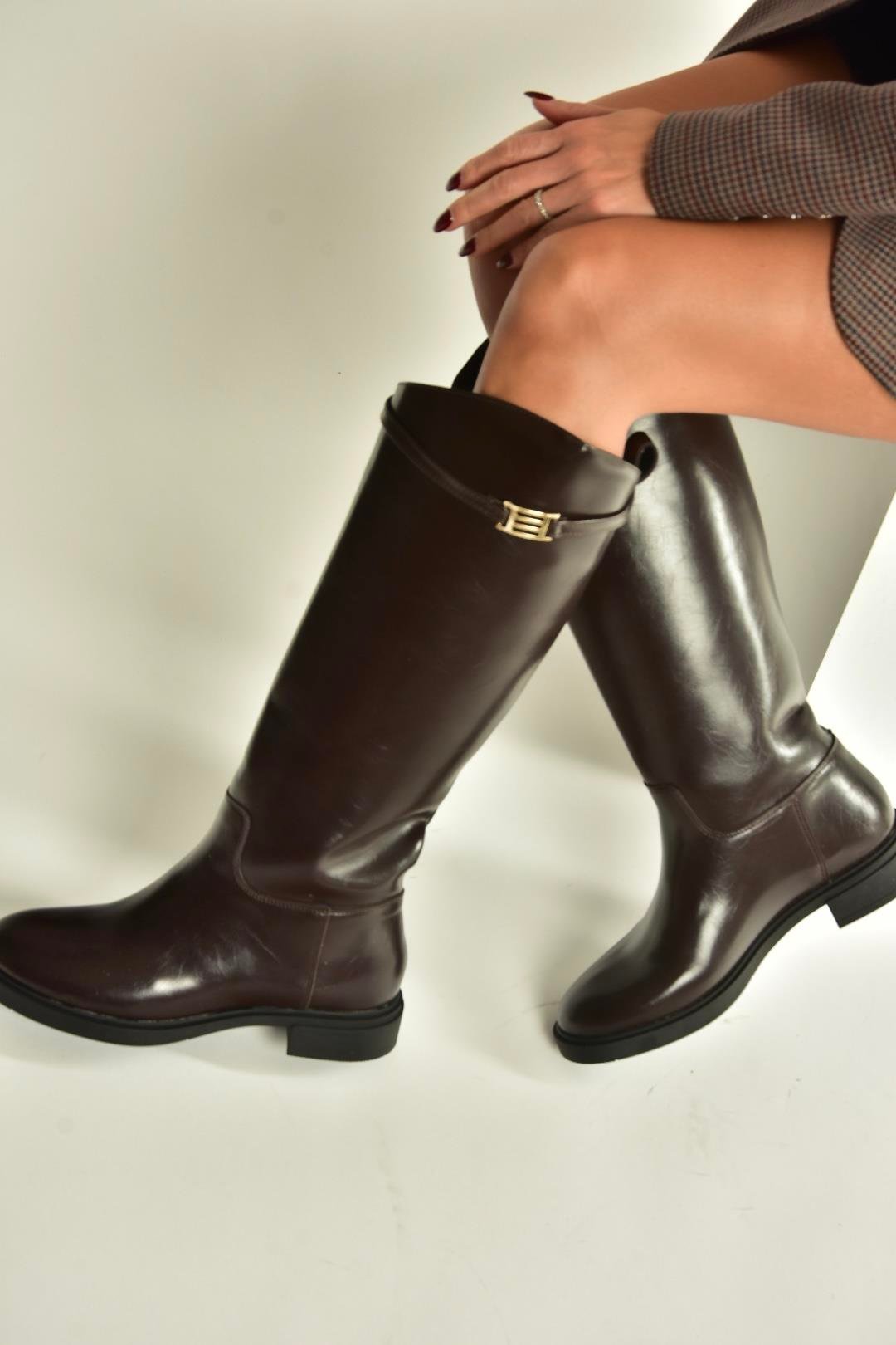 V973720909 Kahverengi Klasik Alçak Tabanlı Kadın Çizme