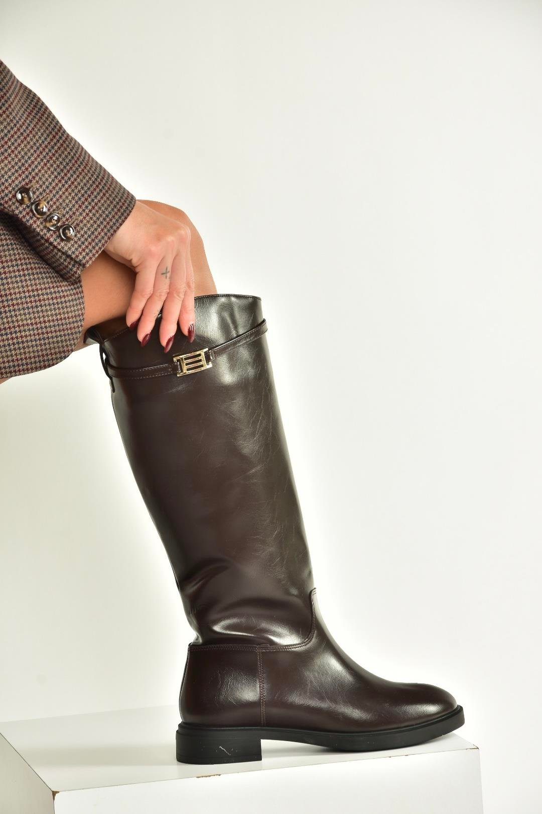 V973720909 Kahverengi Klasik Alçak Tabanlı Kadın Çizme