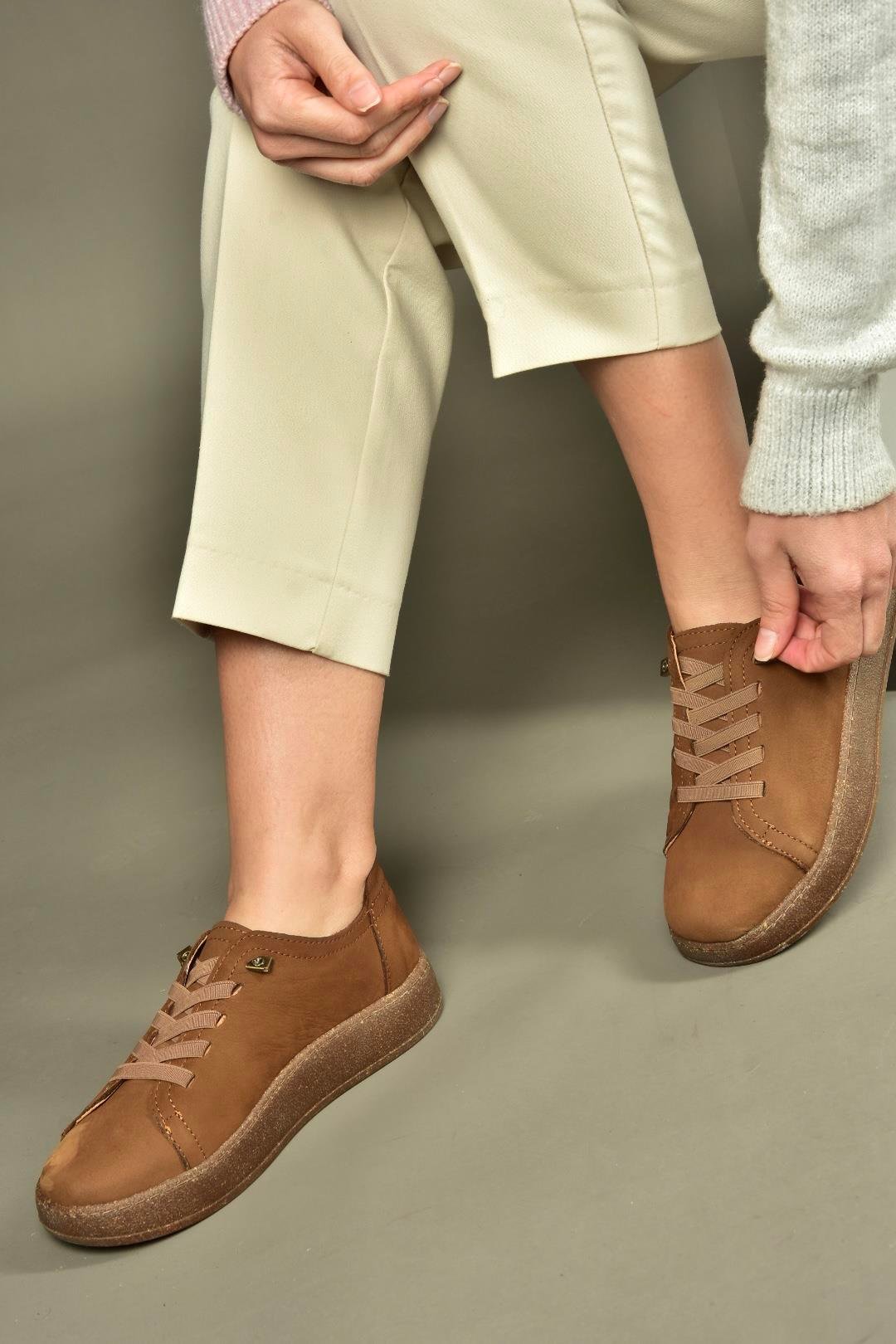 V999060501 Kahverengi Hakiki Deri Nubuk Kadın Spor Ayakkabı Sneakers